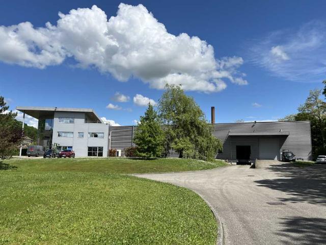 Local Commercial vente à La Tour-du-Pin, Saint-clair-de-la-tour