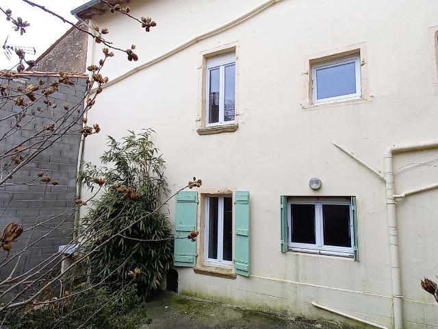 Immeuble vente à Mauzé-sur-le-mignon, Beauregard