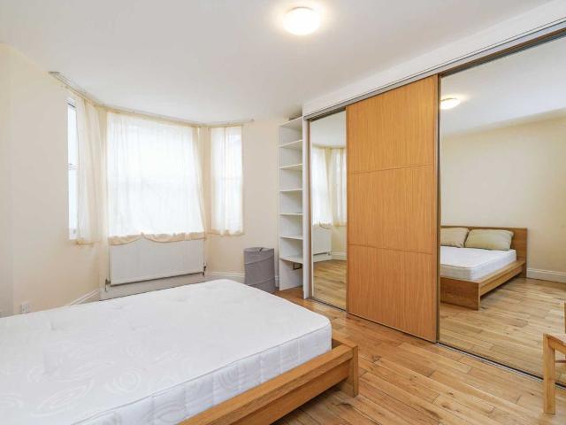 Apartment for rent in Brook Green, Greater London