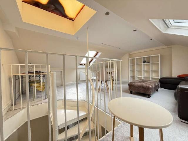 Apartment for rent in Brook Green, Greater London