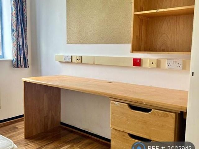 House for rent in Charlton, Greater London