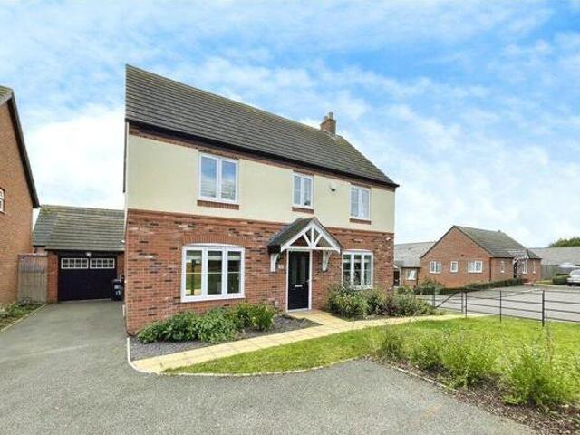 House for sale in Green Close, Warwickshire