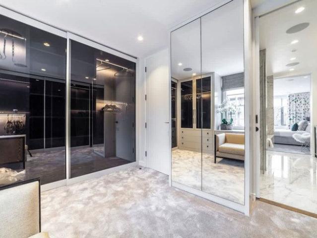 Townhouse for rent in London, Battersea