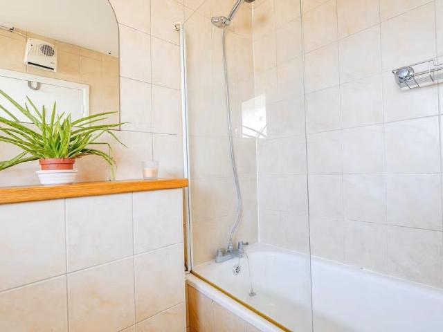 House for rent in Brompton, Battersea