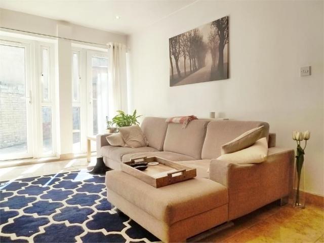 Apartment for rent in Falcon Estate, Greater London