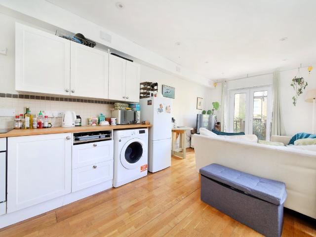 Apartment for rent in Battersea, Greater London
