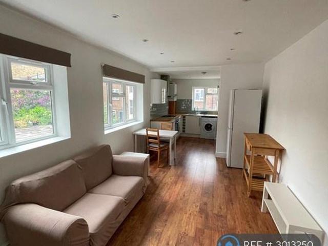Apartment for rent in Battersea, Greater London