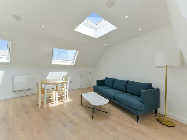 Apartment for rent in Falcon Estate, Greater London