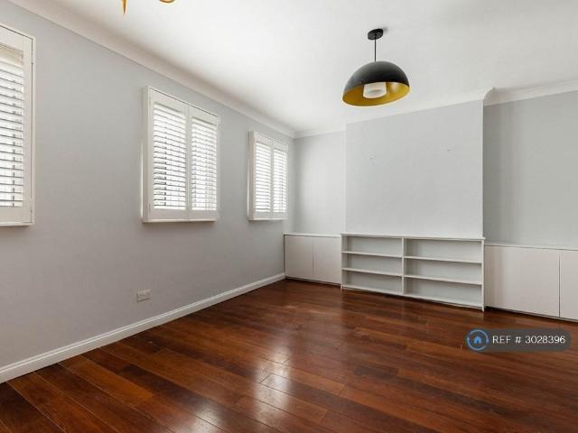 Apartment for rent in Battersea, Greater London