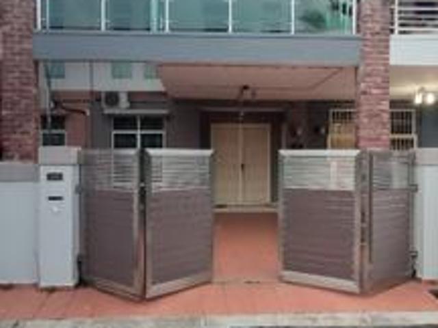 Terraced House for sale in Malaka