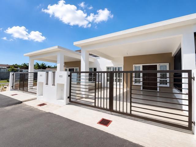 Terraced House for sale in Malaka