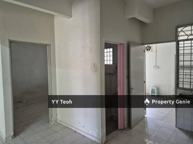 Terraced House for sale in Malaka