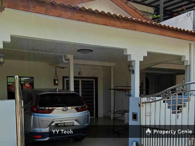 Terraced House for sale in Malaka