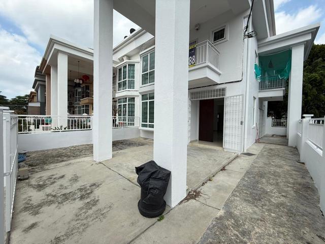 Terraced House for sale in Malaka