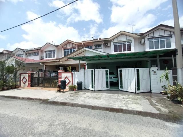 Terraced House for sale in Malaka