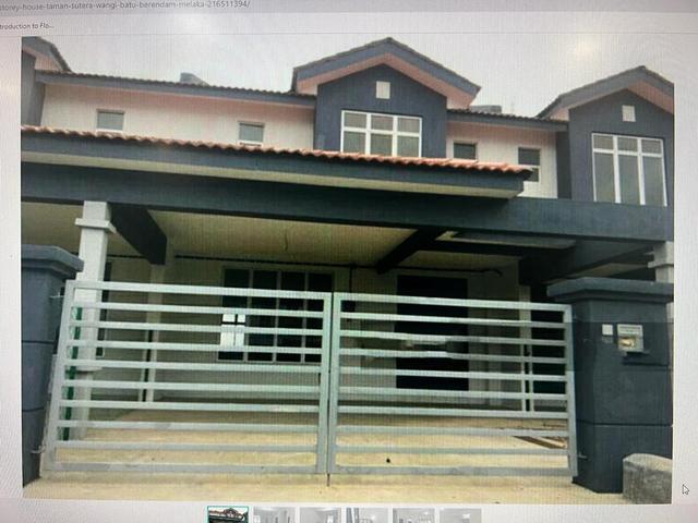 Terraced House for sale in Malaka
