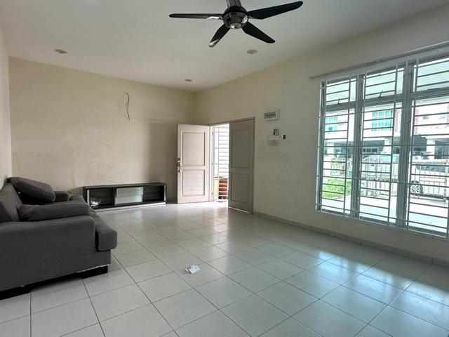 Terraced House for sale in Malaka