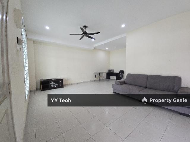 Terraced House for sale in Malaka
