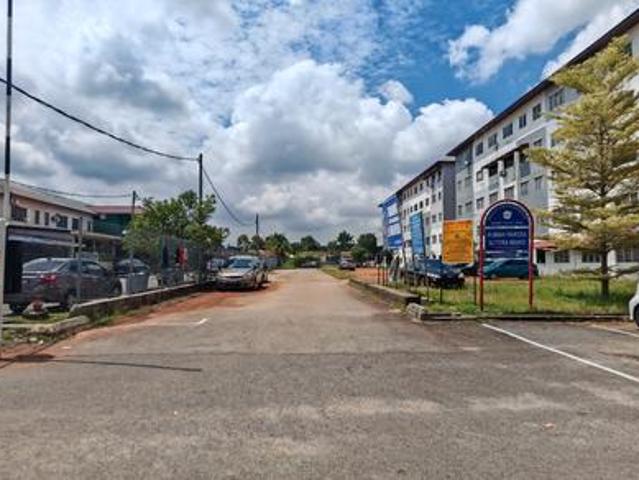 Flat for sale in Malaka