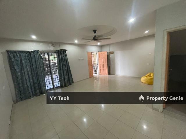 Terraced House for sale in Malaka
