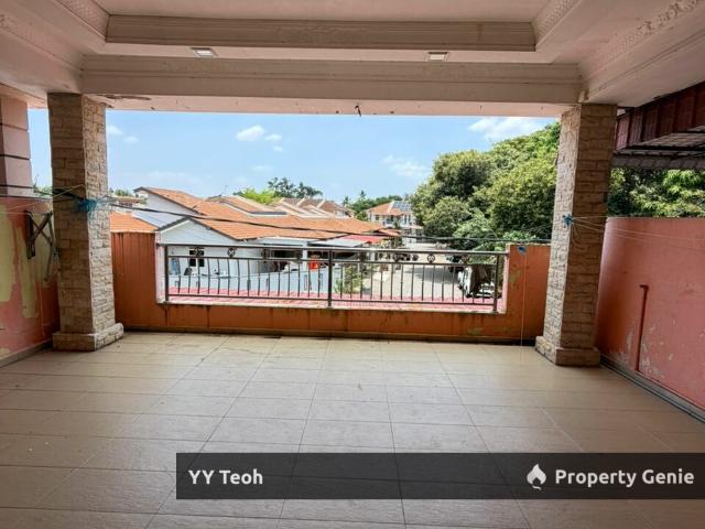 Terraced House for sale in Malaka