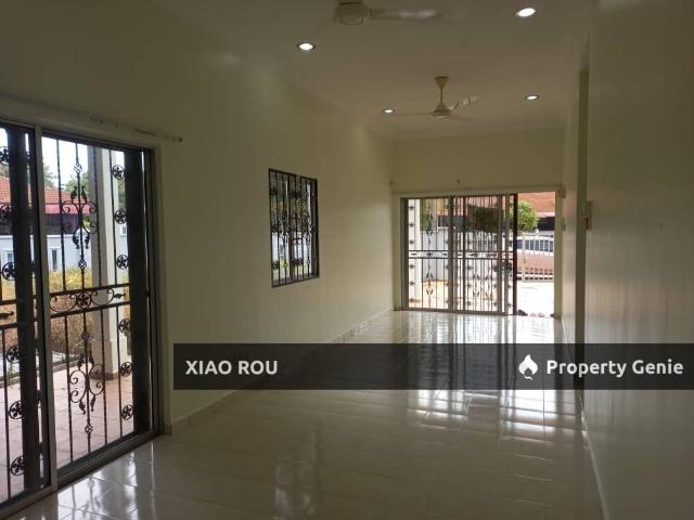 Terraced House for sale in Malaka