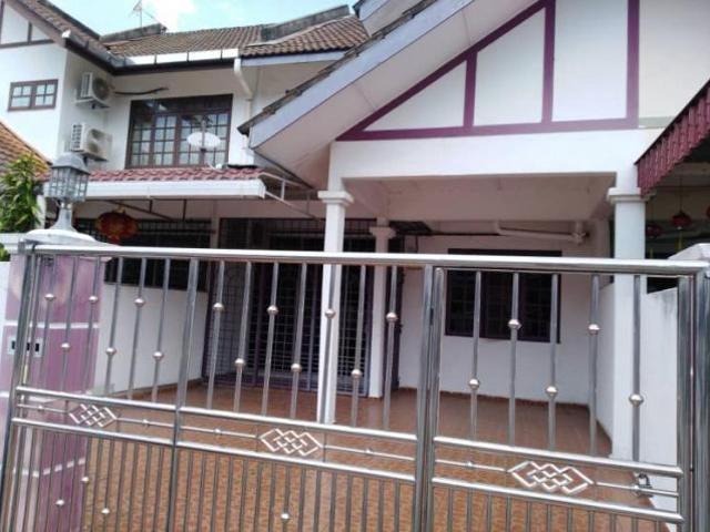 Terraced House for sale in Malaka
