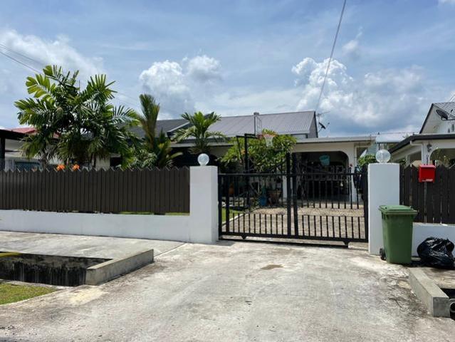 Terraced House for sale in Kuching, Bahagian Kuching