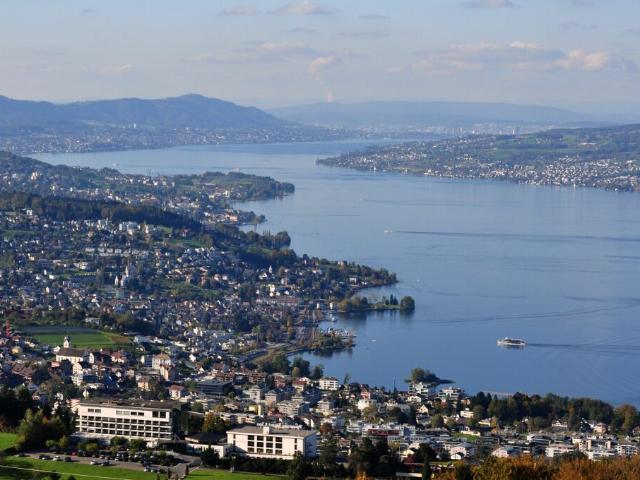 Grundstück kaufen in Wollerau, Schwyz