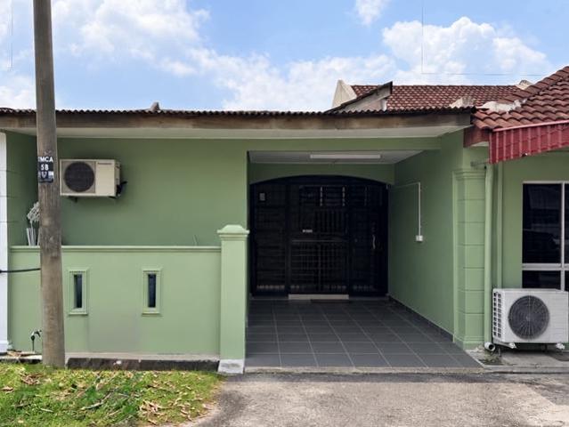 Terraced House for sale in Malaka