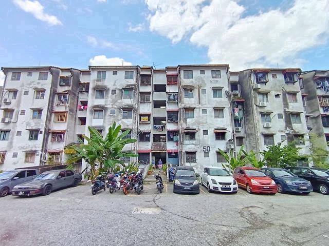 Flat for sale in Desa Petaling, Kuala Lumpur
