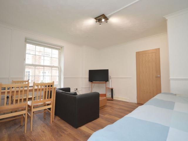 House for rent in Bromley-by-Bow, Bow