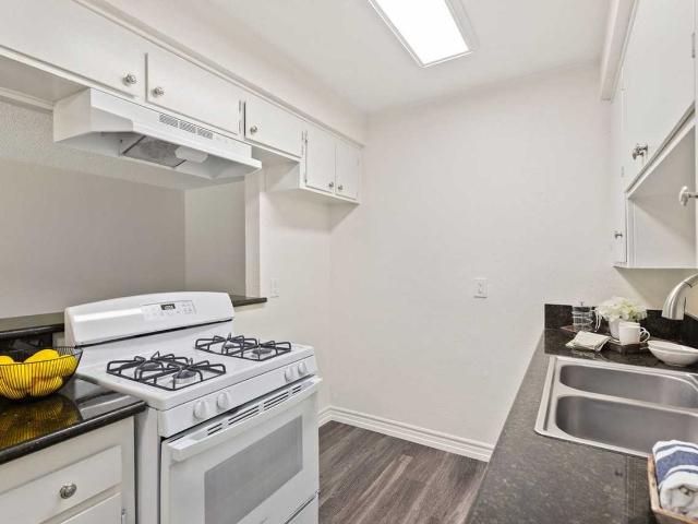 Apartment for rent in Costa Mesa, California