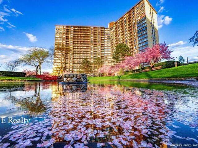 Condo for sale in Bayside