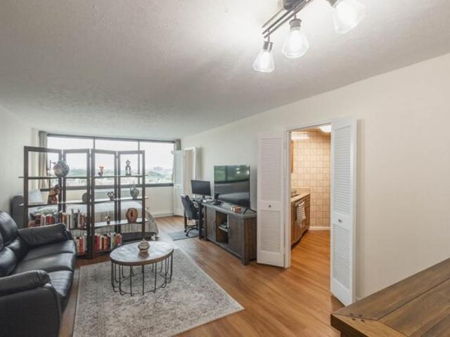 Condo for sale in Bayside