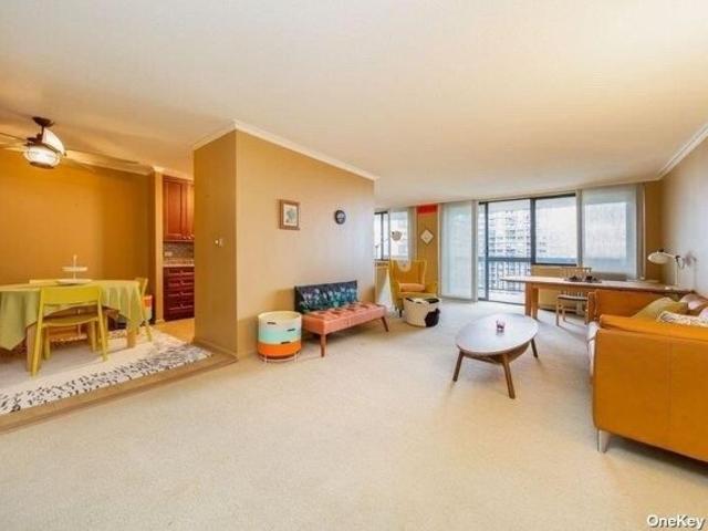 Condo for sale in Bayside