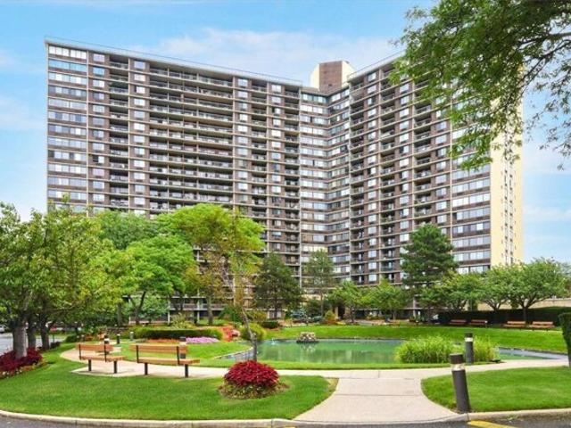 Condo for sale in Bayside