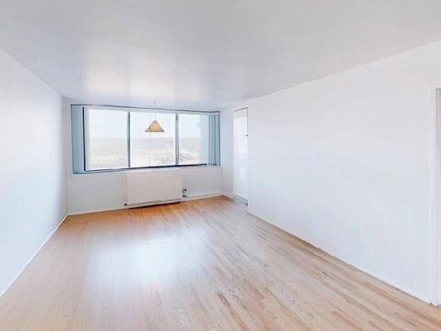 Condo for sale in Bayside