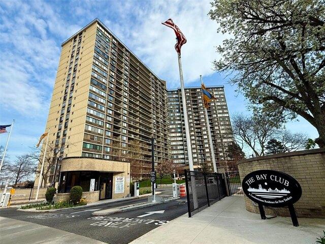 Condo for sale in Bayside