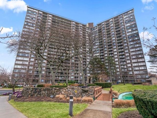Condo for sale in Bayside