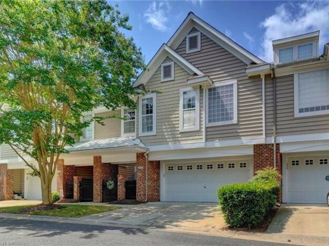 Condo for sale in Suffolk