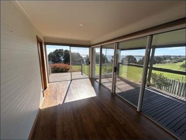 House for rent in Coronet Bay