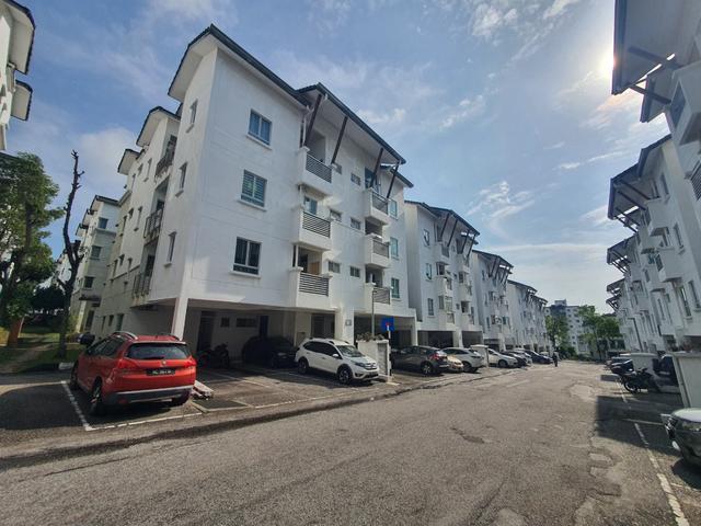 Townhouse for sale in Petaling, Subang Jaya