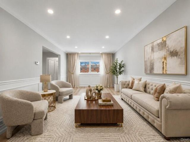 House for sale in The Bronx, Arverne