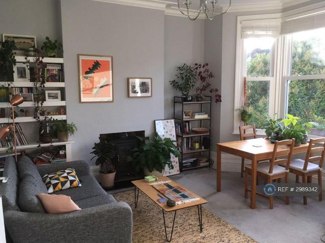 Apartment for rent in Brondesbury, Greater London