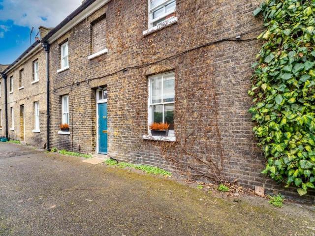 House for rent in Chalk Farm, Greater London