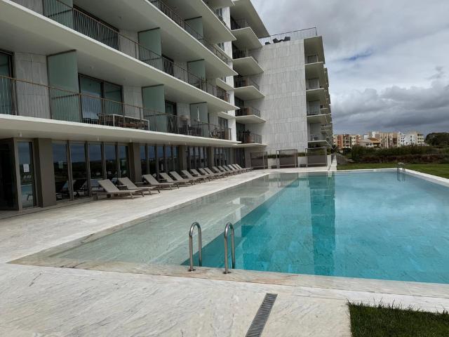 Apartamento alugar em Armação De Pêra, Faro