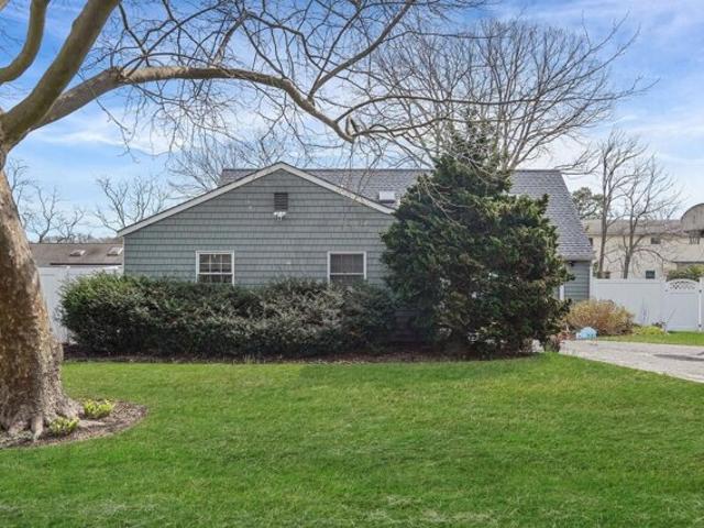 House for sale in Bayport House for sale in Bayport