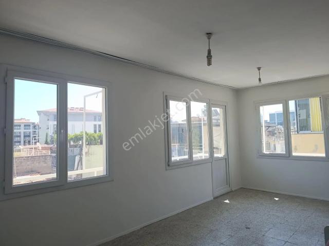 Adalet Mahallesi, Bayraklı içerisinde kiralık mülk