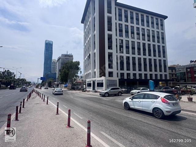 Bayrakli, İzmir içerisinde satılık Dükkan